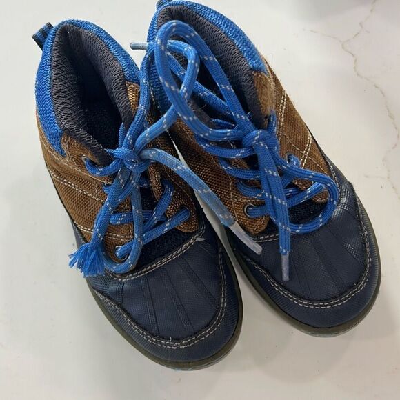 Bundle 2 pairs Oshkosh boys shoes toddler 10 - Picture 4 of 10